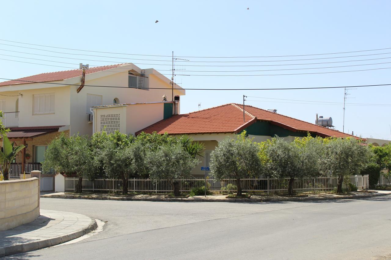 Costas Hostel Action Tseri Exterior foto