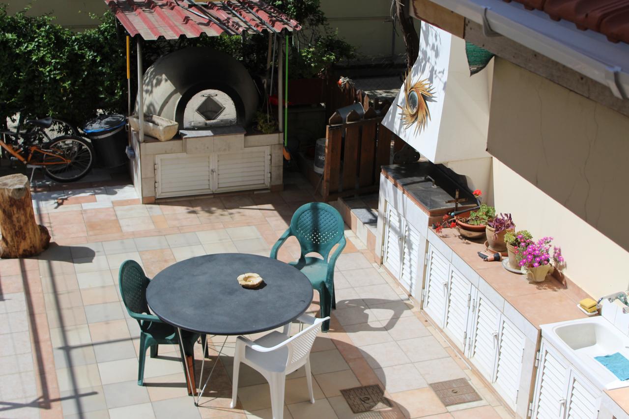 Costas Hostel Action Tseri Exterior foto