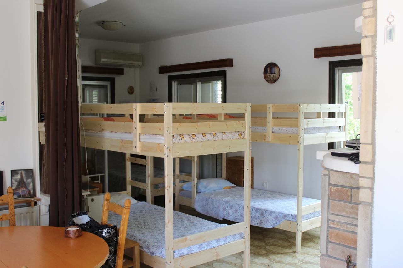 Costas Hostel Action Tseri Exterior foto